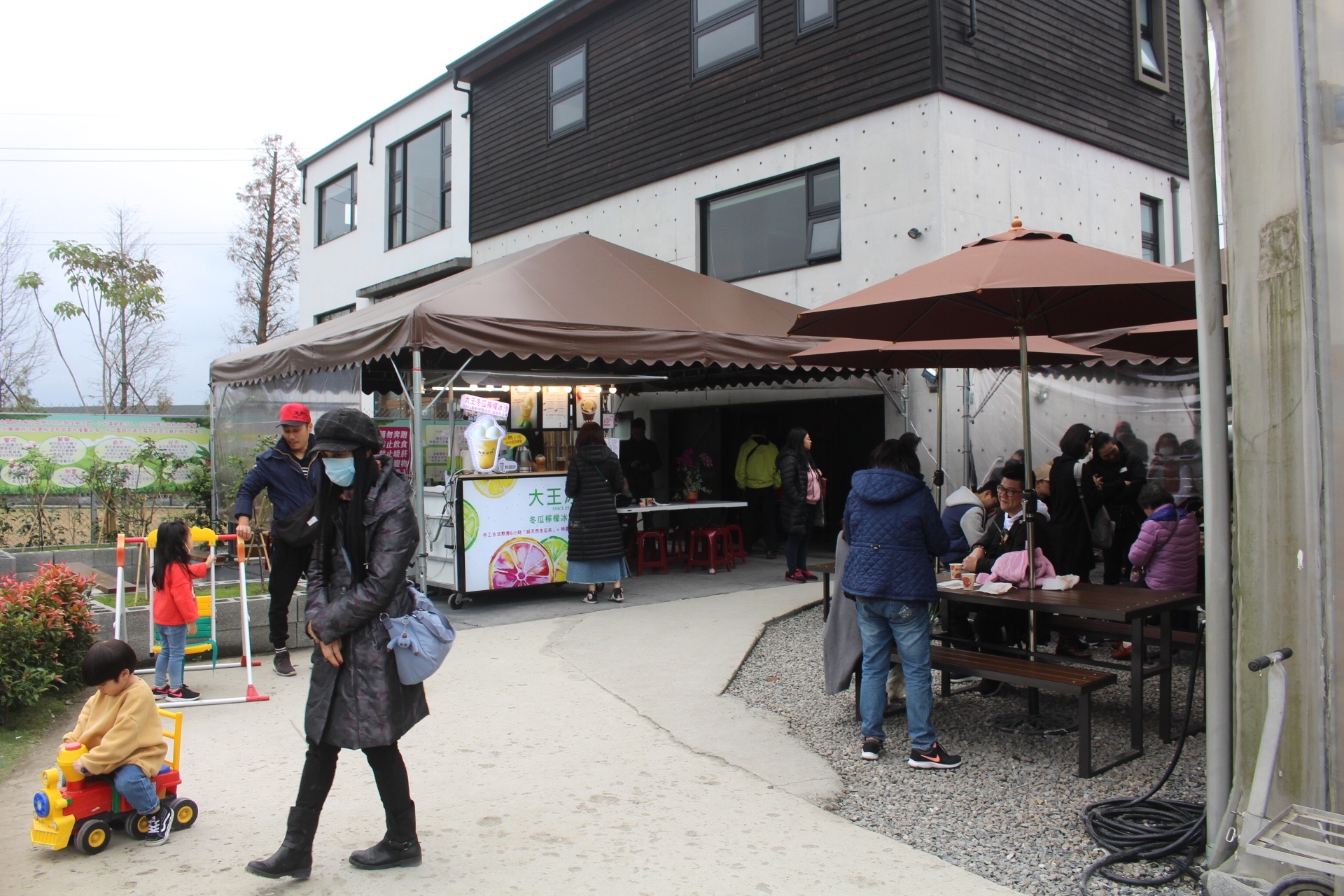 【玩 張美阿嬤農場】150元體驗餵鹿(含蔥油餅一份、暢飲有機紅茶）預約親子DIY體驗才能更有趣！