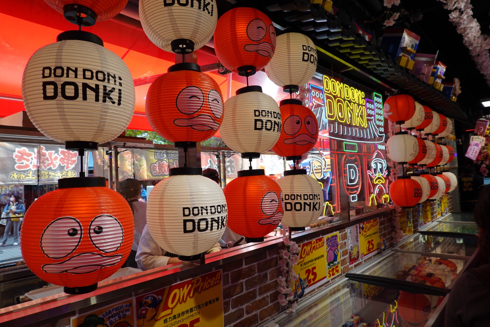 〖Don Don Donki〗臺灣也有24H唐吉軻德！DON DON DONKI 西門店一次逛三層．日本藥妝.生鮮.零食.18禁