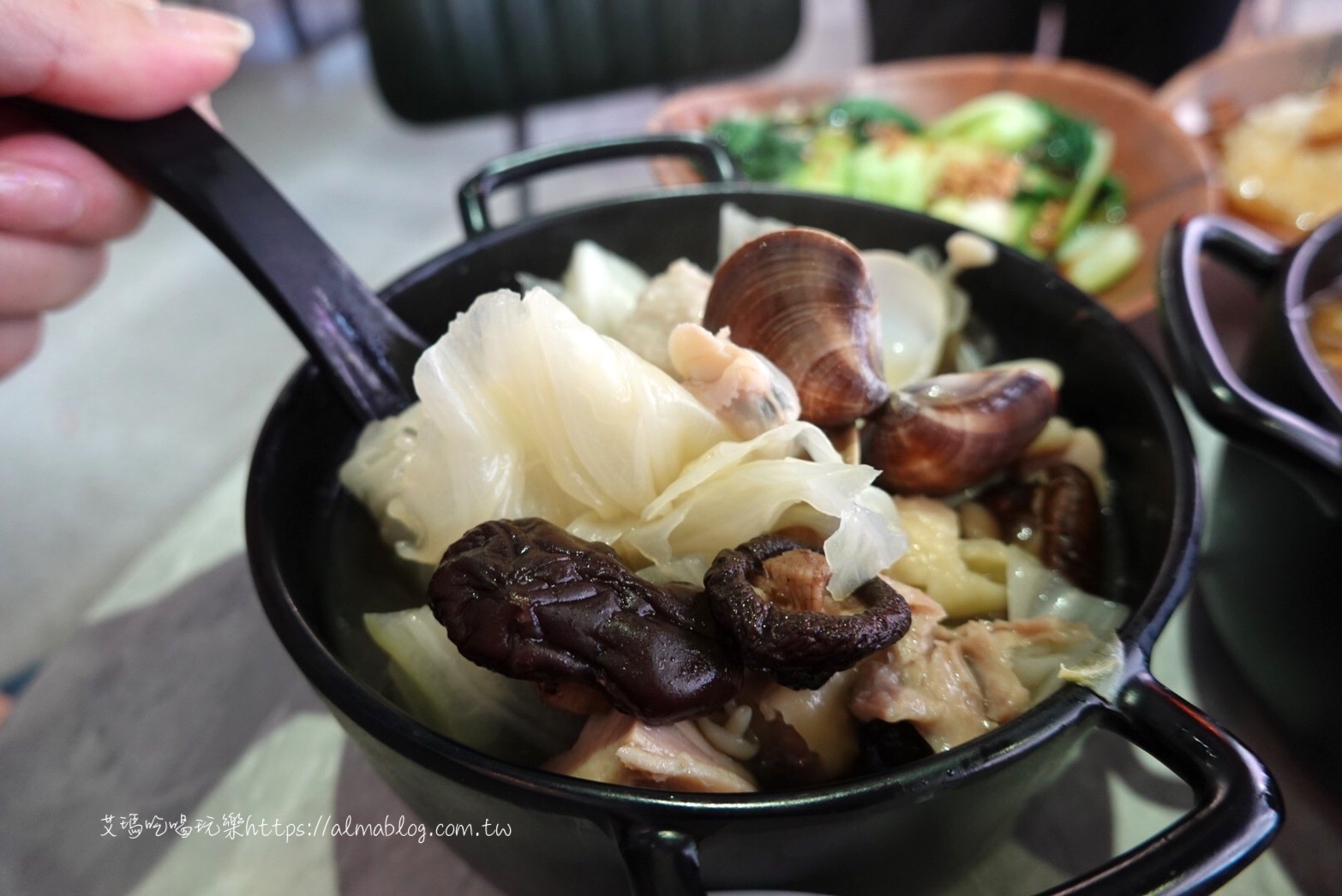 臺中美食,國民小吃,川辣滷肉飯,港式胡椒蛤蠣煲湯,滷肉飯,福來芳x川辣銷魂飯館,老饕滷肉飯,豬油拌飯,香菇蛤蠣雞,麻油乾麵線,麻辣豆腐鴨血泡麵