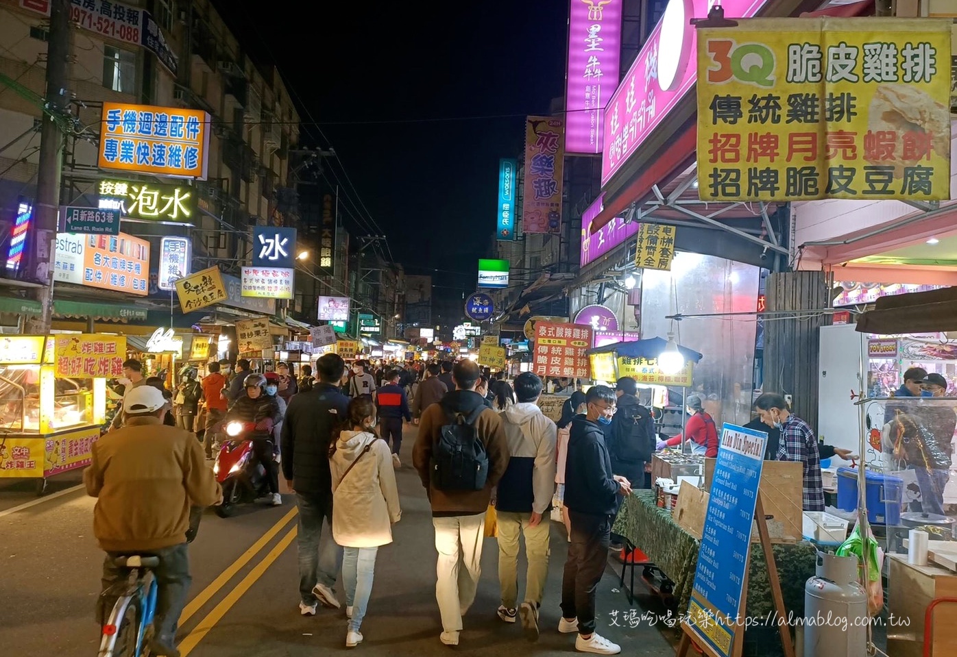 在地10年以上庶民小吃！熱賣上千顆煎餃．華麗轉(zhuǎn)身冰店．23年碳烤雞排．料超多的國王＆鮮芋QQ