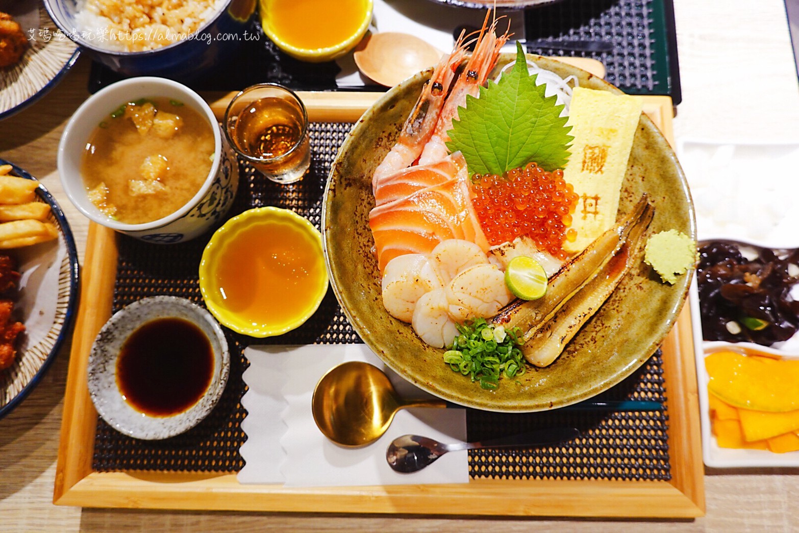 揪丼