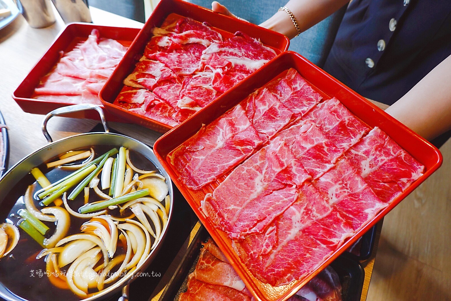 吃到飽,壽喜燒,牛奶鍋,鬥牛士二鍋,麻辣鍋