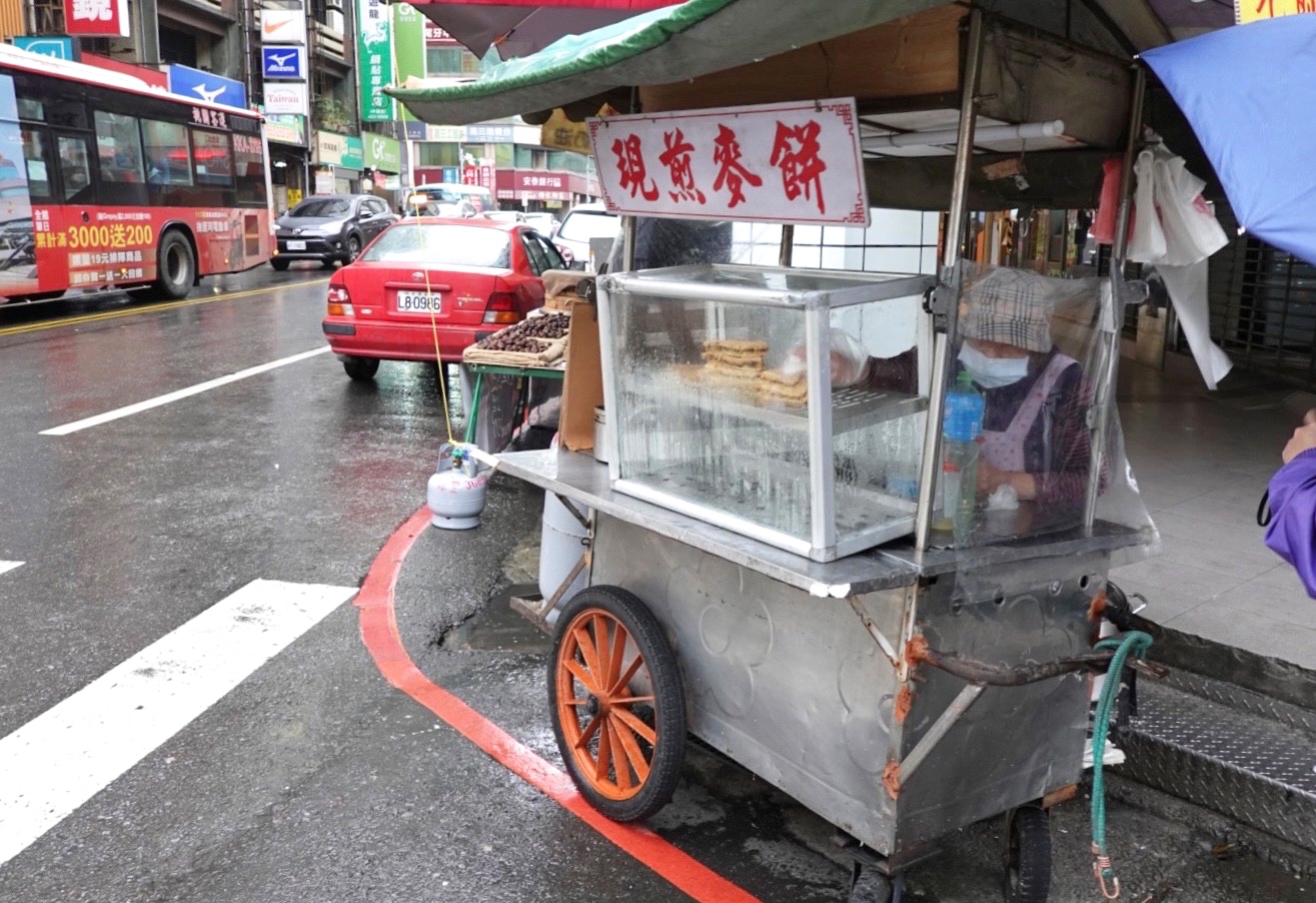 中壢小吃,傳統(tǒng)小吃,桃園美食,現(xiàn)煎麥餅,銅板美食,麥仔煎