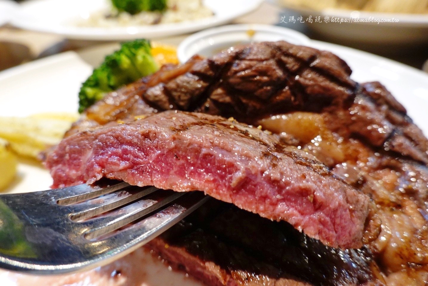 原肉塊濕式熟成技術,臺北美食,吃到飽,瀧厚炙燒牛排大安店,炙燒豬排,牛排,肋眼牛排