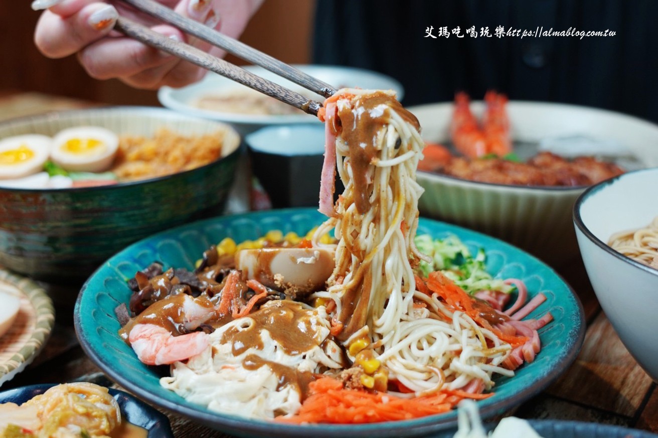 博多豚骨拉麵,唐揚(yáng)雞,壽星禮,山禾堂拉麵(中壢店),拉麵,日式叉燒肉吃到飽,桃園美食,池袋醬油拉麵,淡麗鹽味拉麵,清湯豆皮拉麵,花生芝麻醬涼麵,黑麻麻山珍海味拉麵