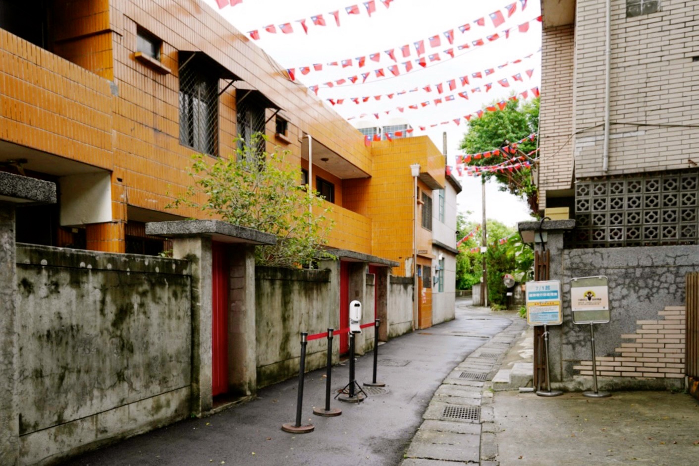 2D奇幻眷村,2D拍照景,免費景點,博物館,將軍樓旁的休憩小屋,拍照點,新北景點,空軍三重一村,親子遊