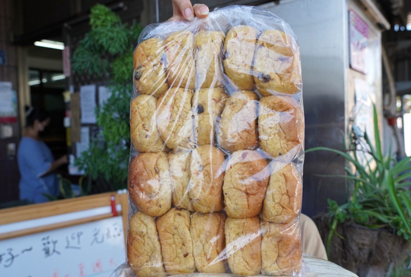 中壢美食,人人麵包專業(yè)烘焙,奶油餐包,小餐包,批發(fā)餐包,早餐,桃園批發(fā),烘焙坊,爆漿餐包,牛排館餐包,老字號,麵包