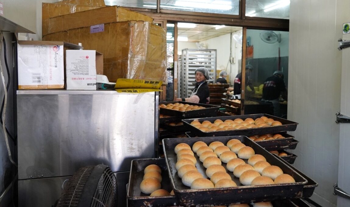 中壢美食,人人麵包專業(yè)烘焙,奶油餐包,小餐包,批發(fā)餐包,早餐,桃園批發(fā),烘焙坊,爆漿餐包,牛排館餐包,老字號,麵包