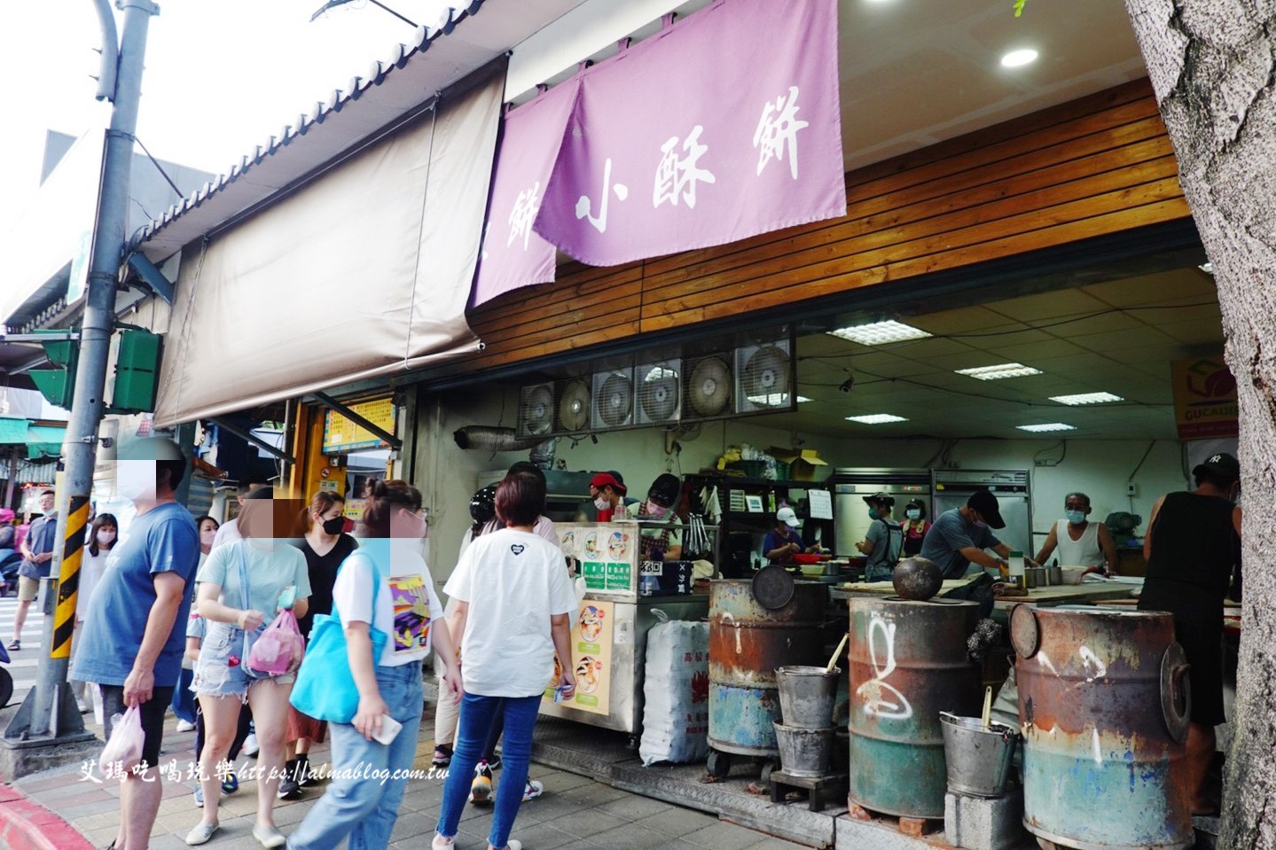 南港老張胡椒餅(士林夜市店),臺(tái)北美食,士林燒餅,士林美食,士林酥餅,烤餅,燒餅,老麵燒餅,酥餅