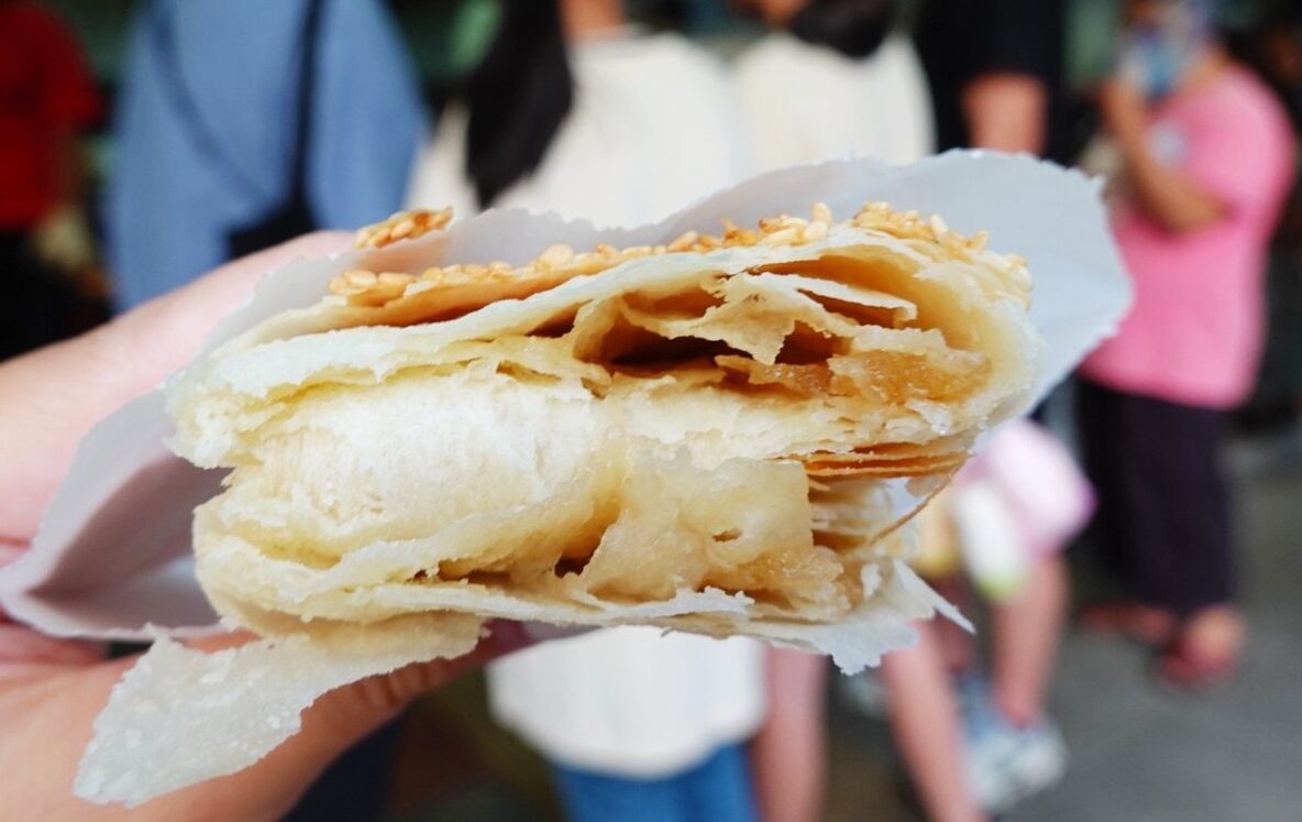 南港老張胡椒餅(士林夜市店),臺(tái)北美食,士林燒餅,士林美食,士林酥餅,烤餅,燒餅,老麵燒餅,酥餅