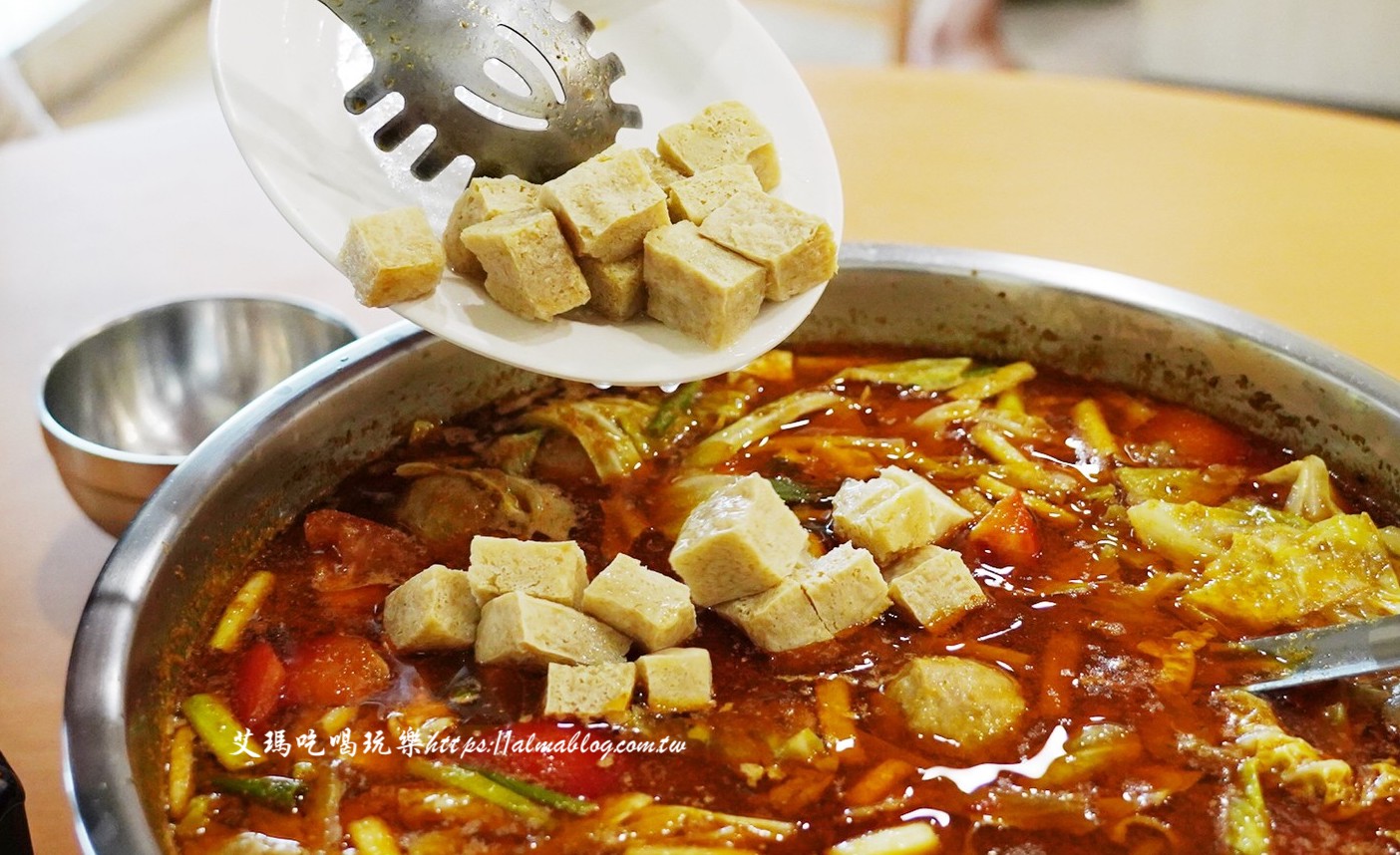 老余牛家莊,牛肉鍋,桃園美食,鍋物,桃園後站,牛肉麵