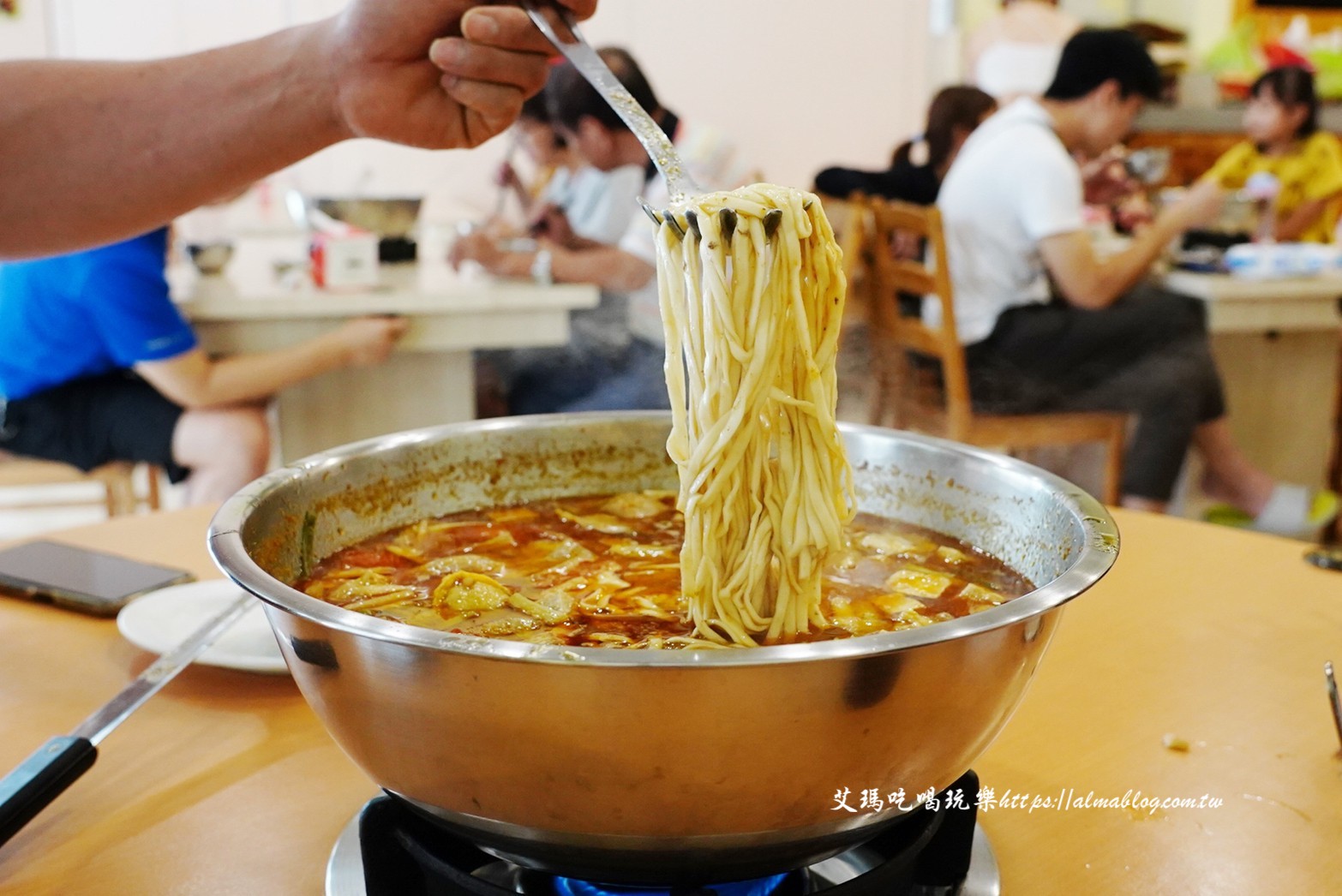 老余牛家莊,牛肉鍋,桃園美食,鍋物,桃園後站,牛肉麵