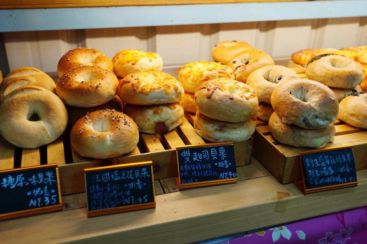 桃園美食,農(nóng)場麵包Farm Bread,麵包,龍?zhí)睹朗?早午餐,臺灣小吃,炒泡麵,早餐,手搖飲,吐司,堅果塔,泡菜牛炒泡麵