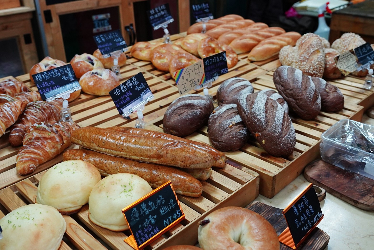 桃園美食,農(nóng)場麵包Farm Bread,麵包,龍?zhí)睹朗?早午餐,臺灣小吃,炒泡麵,早餐,手搖飲,吐司,堅果塔,泡菜牛炒泡麵