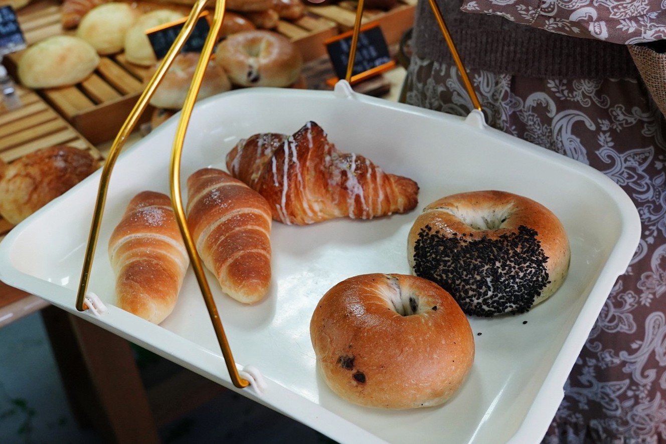 桃園美食,農(nóng)場麵包Farm Bread,麵包,龍?zhí)睹朗?早午餐,臺灣小吃,炒泡麵,早餐,手搖飲,吐司,堅果塔,泡菜牛炒泡麵