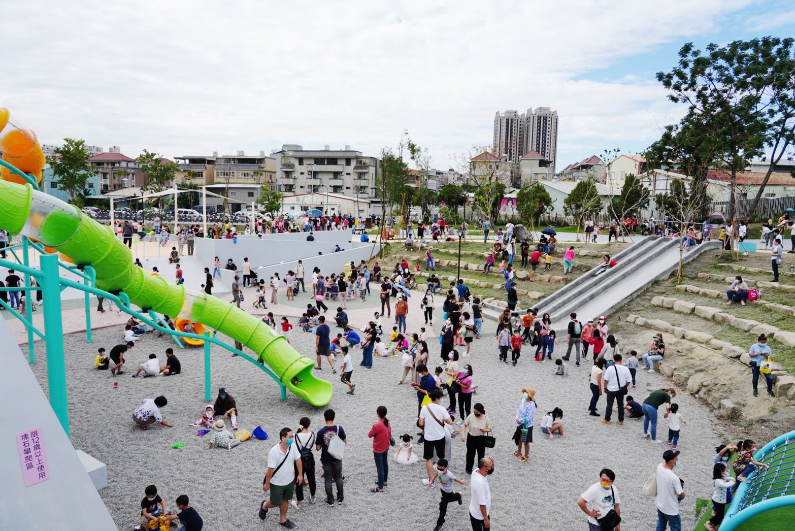 臺中景點,免費景點,公園,臺中公園,馬卡龍公園,溜滑梯