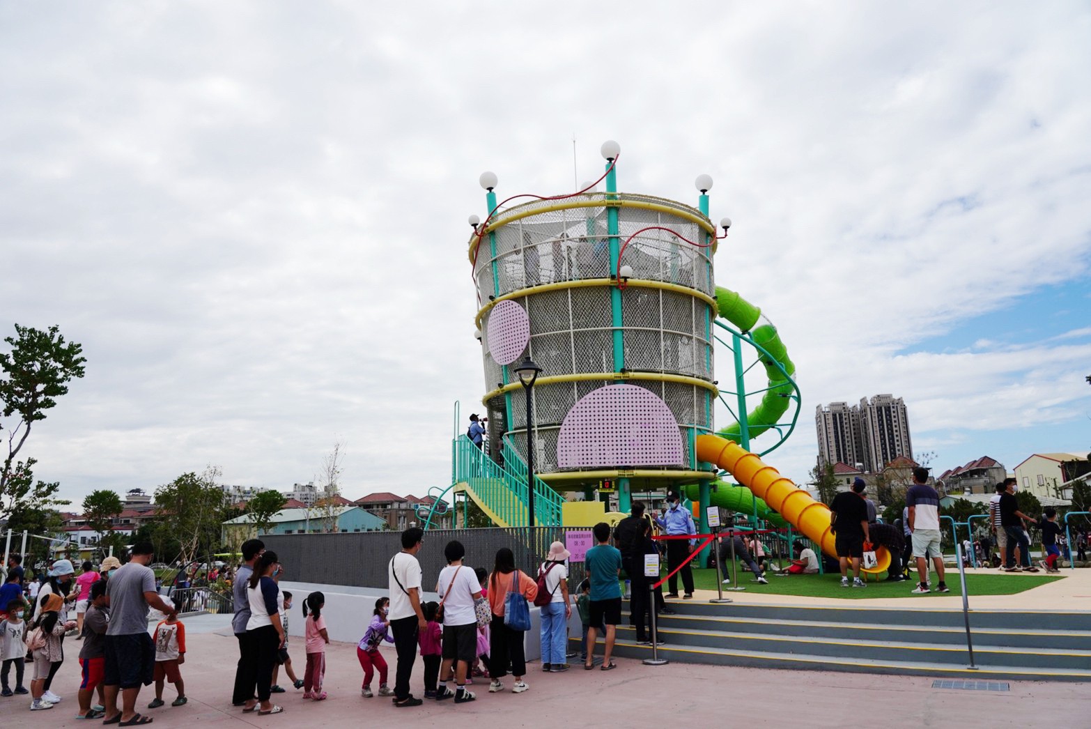 臺中景點,免費景點,公園,臺中公園,馬卡龍公園,溜滑梯