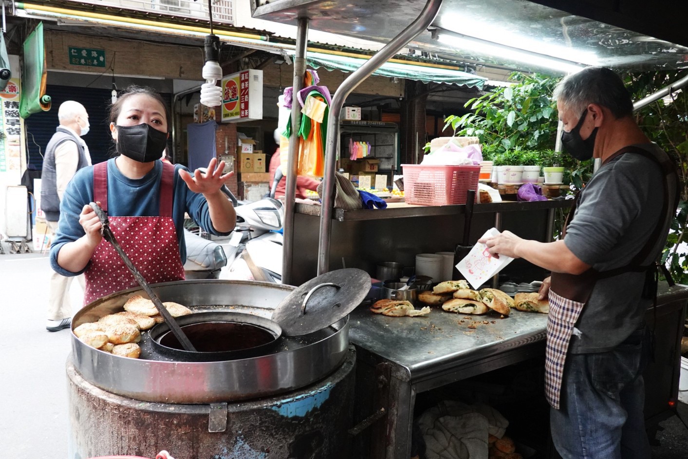 新北美食,新疆烤饢,板橋美食,酥餅,烤餅,烤饢,鹹酥餅,甜酥餅,三角餅,蘿蔔絲餅