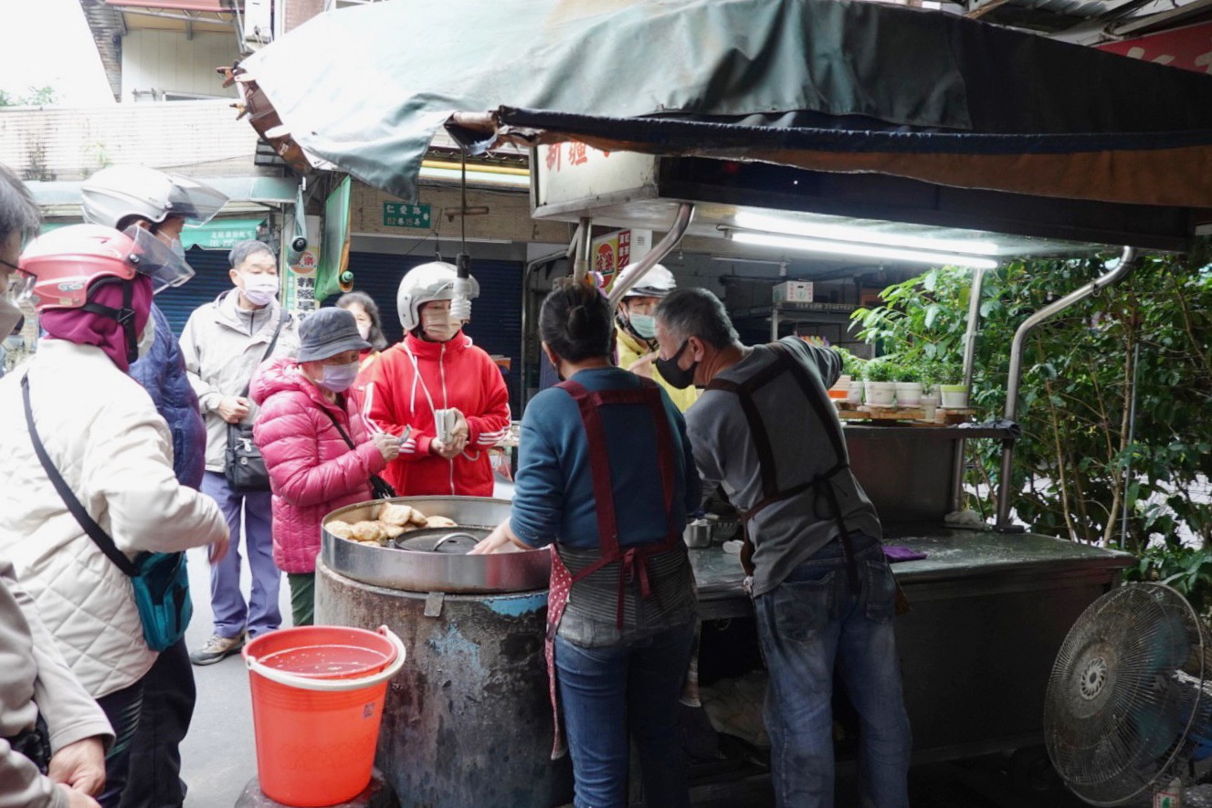 新北美食,新疆烤饢,板橋美食,酥餅,烤餅,烤饢,鹹酥餅,甜酥餅,三角餅,蘿蔔絲餅