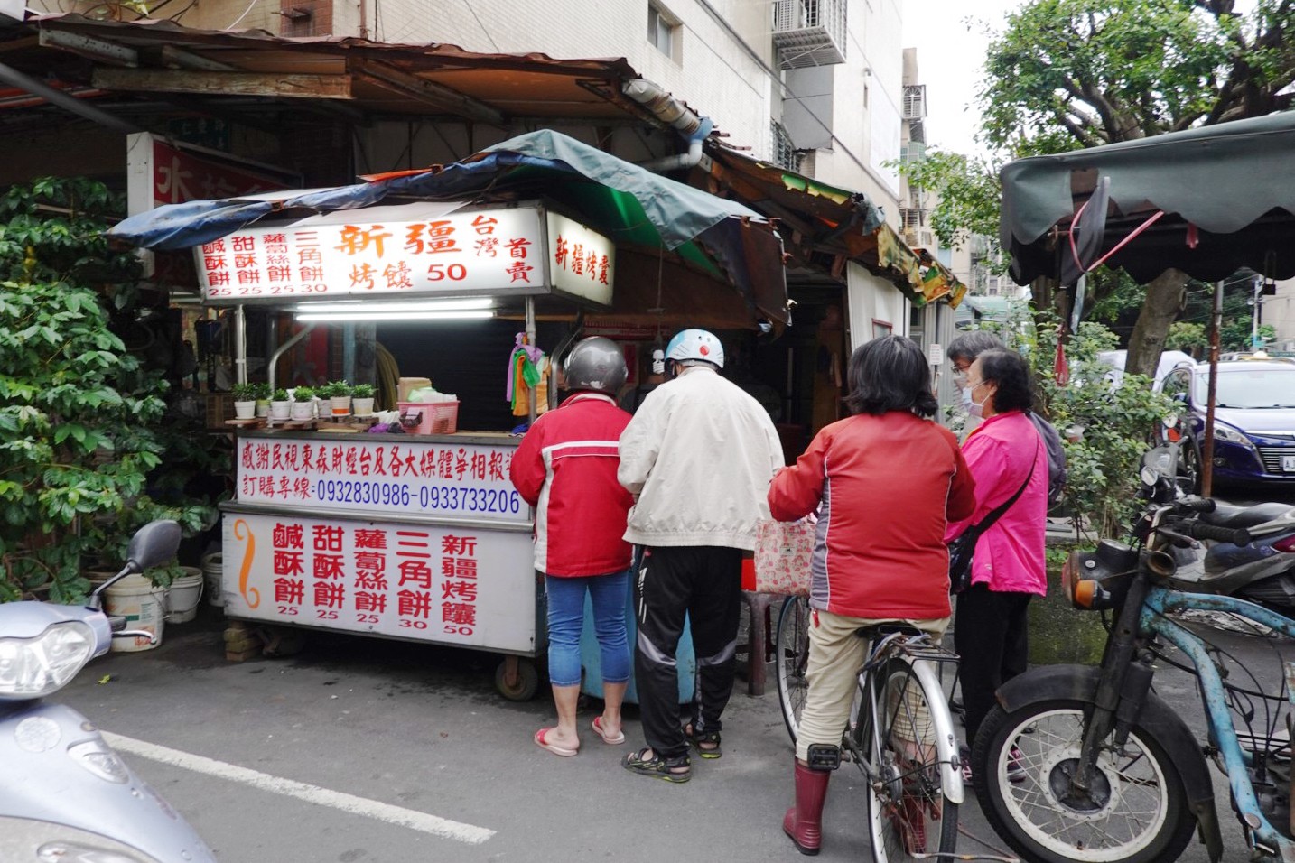 新北美食,新疆烤饢,板橋美食,酥餅,烤餅,烤饢,鹹酥餅,甜酥餅,三角餅,蘿蔔絲餅