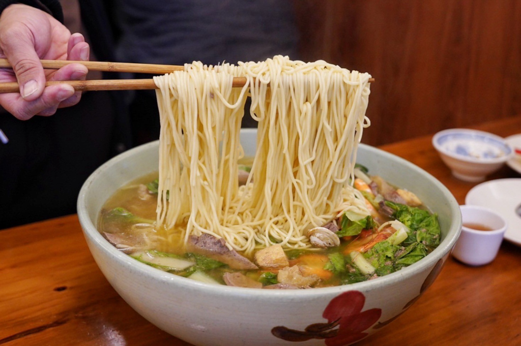 新北美食,八里美食,張吳記什錦麵,什錦麵,蚵仔捲,蘿蔔糕,美食,臺灣小吃