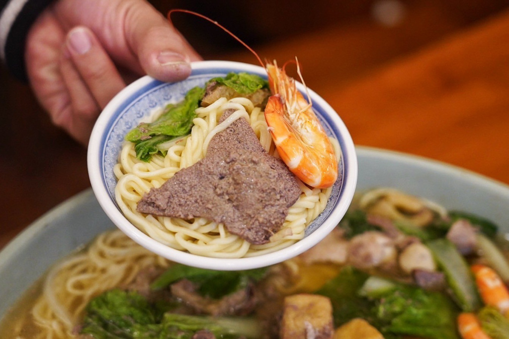 新北美食,八里美食,張吳記什錦麵,什錦麵,蚵仔捲,蘿蔔糕,美食,臺灣小吃