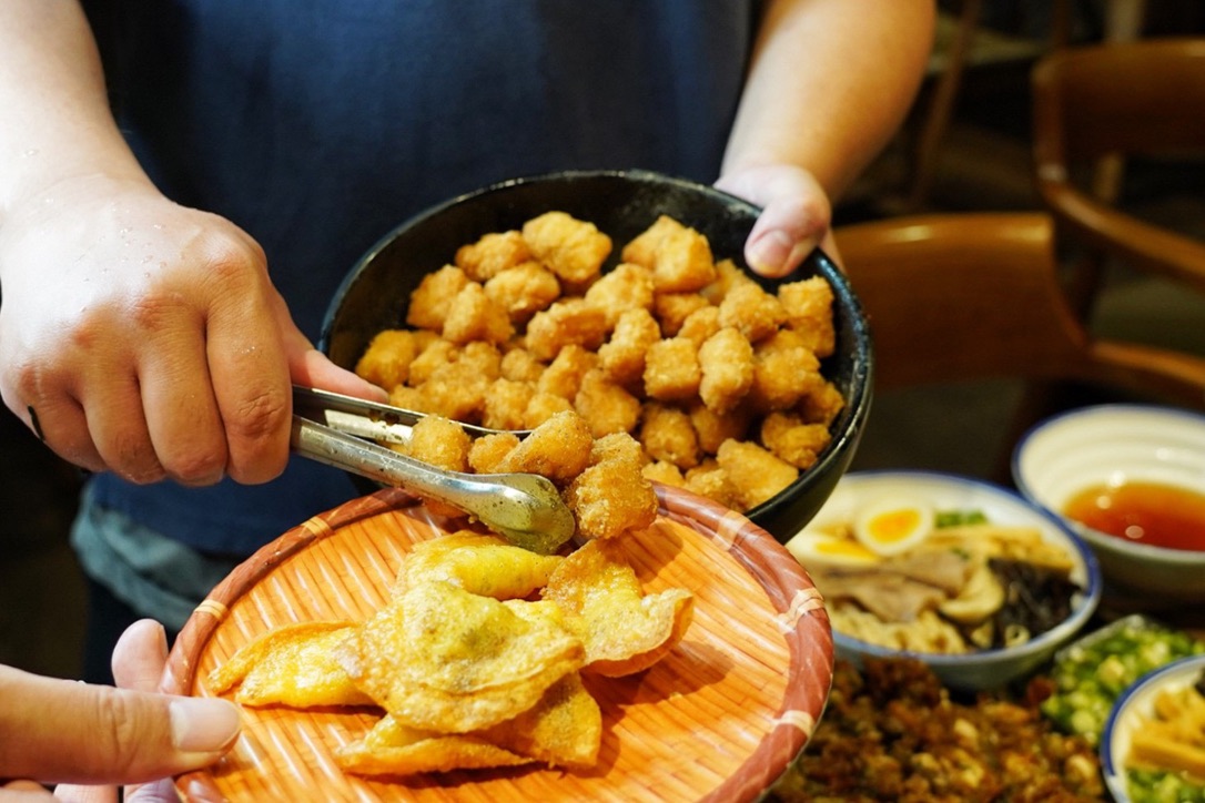 中壢吃到飽,中壢美食,吃到飽,山禾堂拉麵,拉麵吃到飽,日式拉麵,美食,芒果吃到飽,豚骨拉麵,醬油拉麵,鳳梨