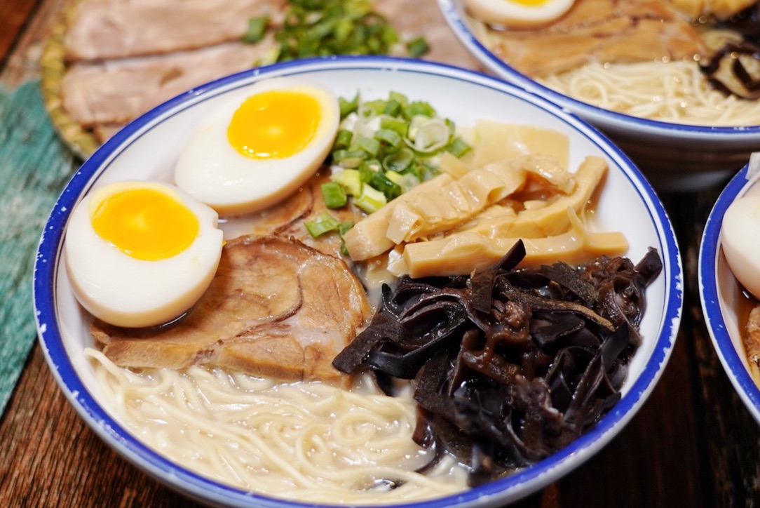 中壢美食,中壢吃到飽,山禾堂拉麵,拉麵吃到飽, 芒果吃到飽,鳳梨,日式拉麵,豚骨拉麵,醬油拉麵,吃到飽