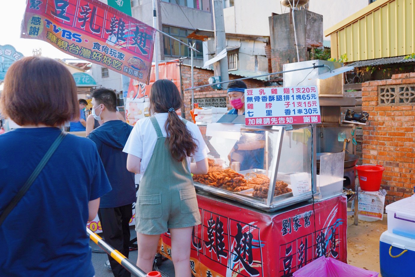 傳統夜市,臺灣夜市,地瓜球,夜市小吃,封街夜市,廟口小吃,後龍夜市,後龍美食,排骨酥,熱炒,苗栗景點,豆乳雞,雞排