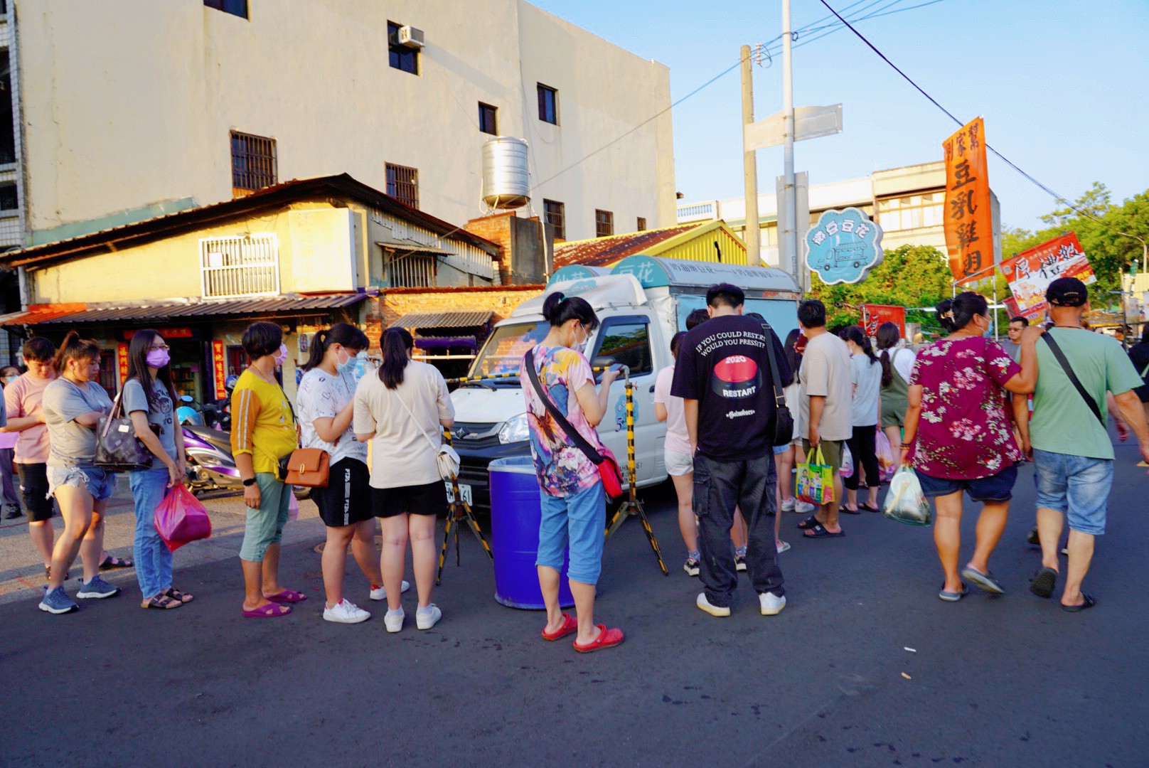 傳統夜市,臺灣夜市,地瓜球,夜市小吃,封街夜市,廟口小吃,後龍夜市,後龍美食,排骨酥,熱炒,苗栗景點,豆乳雞,雞排