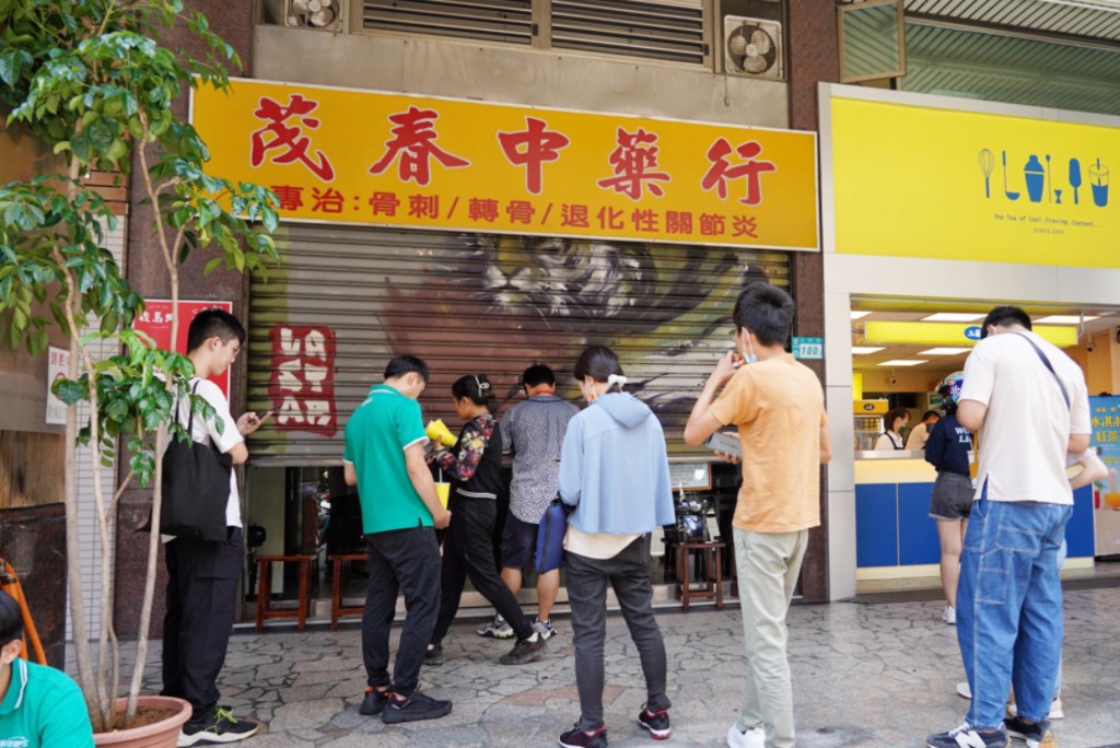 三峽美食,二鬮乾辣麵,臺灣小吃,新北美食,油豆腐,湯麵,焱馬號,蘿蔔湯,頂級肉