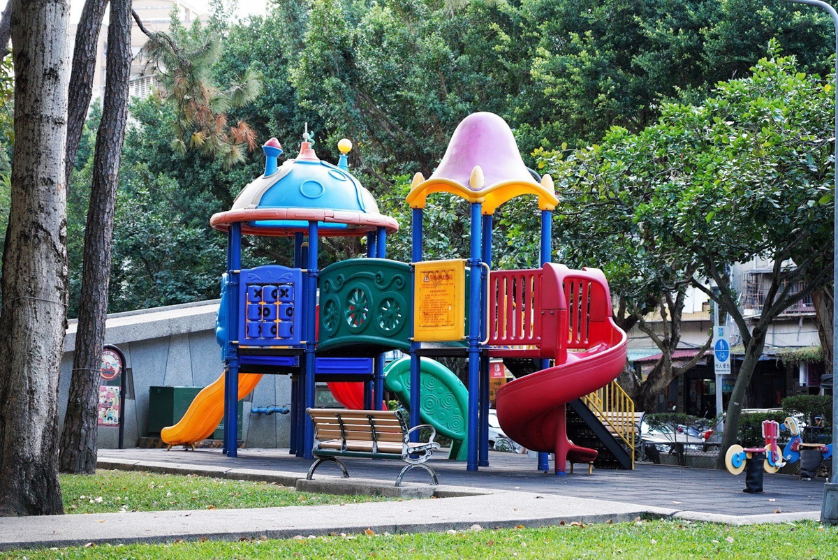 新北景點,免費景點,公園,新北公園,青年公園,親子景點,萬華景點,萬華公園,青年公園游泳池,萬華親子館,棒球場,高爾夫球場