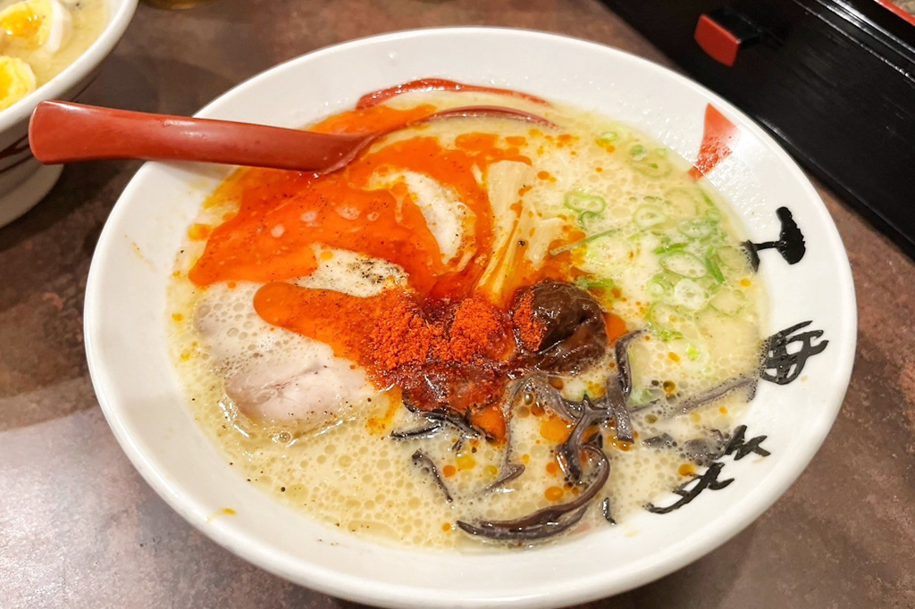 日本美食,日本大阪美食,大阪日本橋,日本橋美食,三豐麺難波日本橋店,三豐麺,日本拉麵,拉麵店,半熟蛋豬骨白湯拉麵,辣味豬骨拉麵